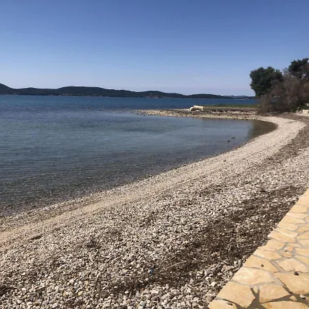 In With Seaview, Terrace, Air Condition, Wifi Apartament Sukošan