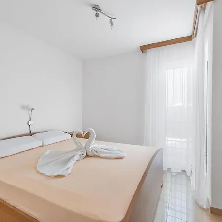 Apartament In With Seaview, Terrace, Air Condition, Wifi Sukošan