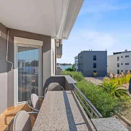 Apartment In With Seaview, Terrace, Air Condition, Wifi Sukošan