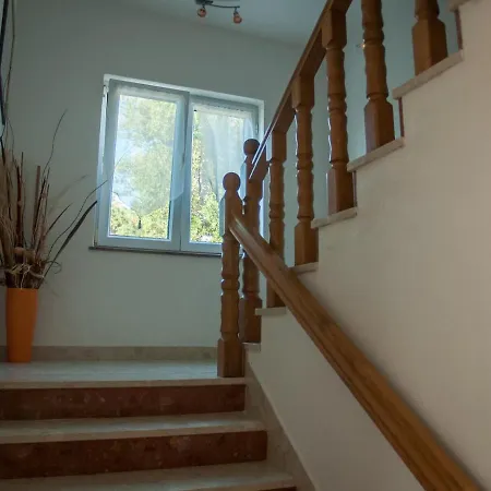In With Seaview, Terrace, Air Condition, Wifi Apartment *