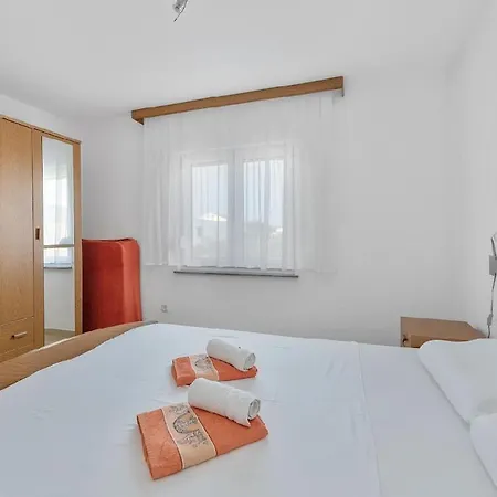 In With Seaview, Terrace, Air Condition, Wifi *