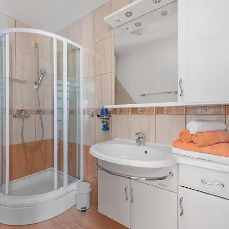 In With Seaview, Terrace, Air Condition, Wifi Apartment *