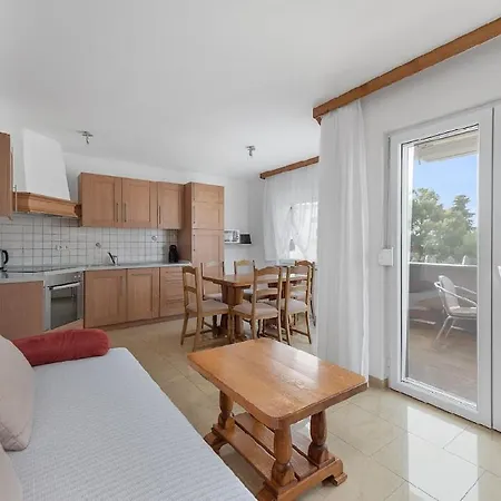 In With Seaview, Terrace, Air Condition, Wifi Apartment