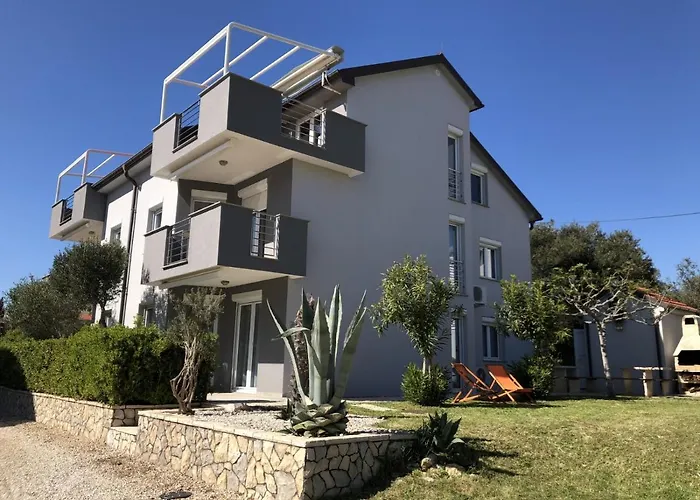 In With Seaview, Terrace, Air Condition, Wifi Appartement Sukošan