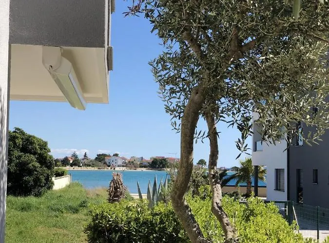 In With Seaview, Terrace, Air Condition, Wifi *