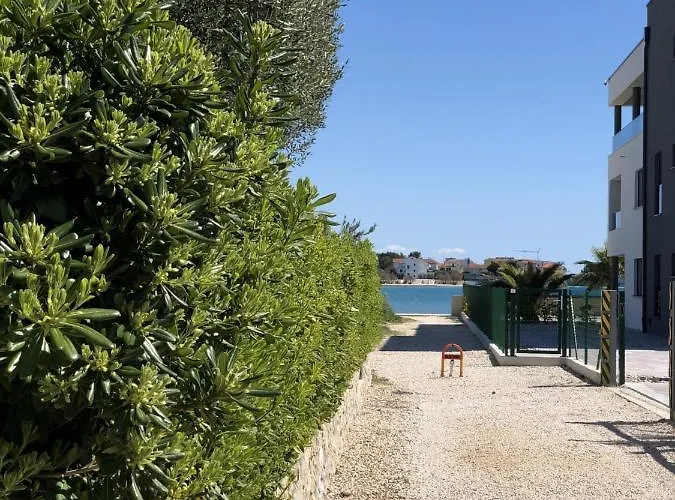 In With Seaview, Terrace, Air Condition, Wifi Apartman