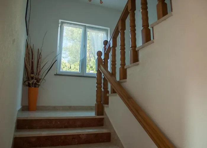 In With Seaview, Terrace, Air Condition, Wifi Apartman *