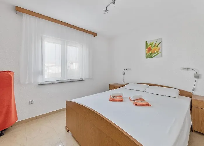 In With Seaview, Terrace, Air Condition, Wifi Appartement *