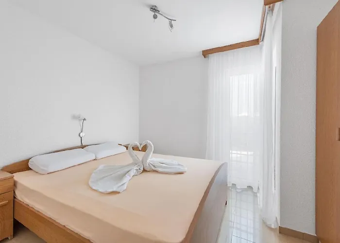 Appartement In With Seaview, Terrace, Air Condition, Wifi Sukošan