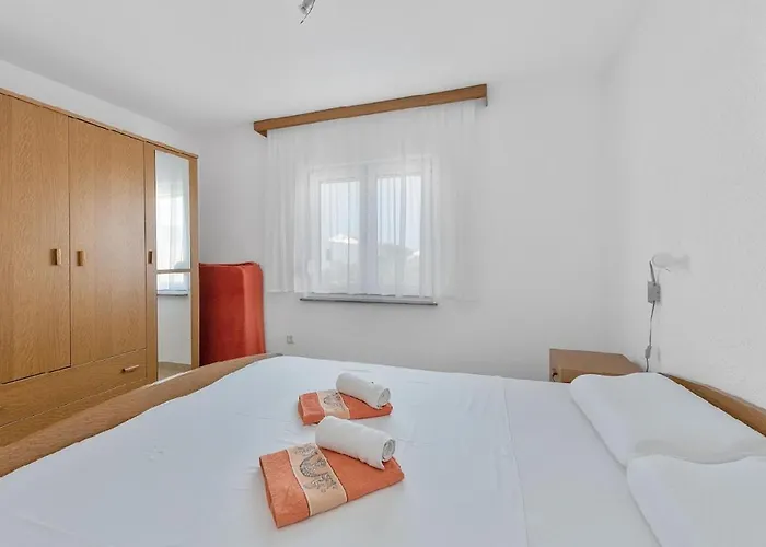 In With Seaview, Terrace, Air Condition, Wifi *